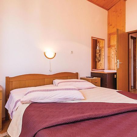 Beautiful Apartment In Pula With Kitchen Buitenkant foto