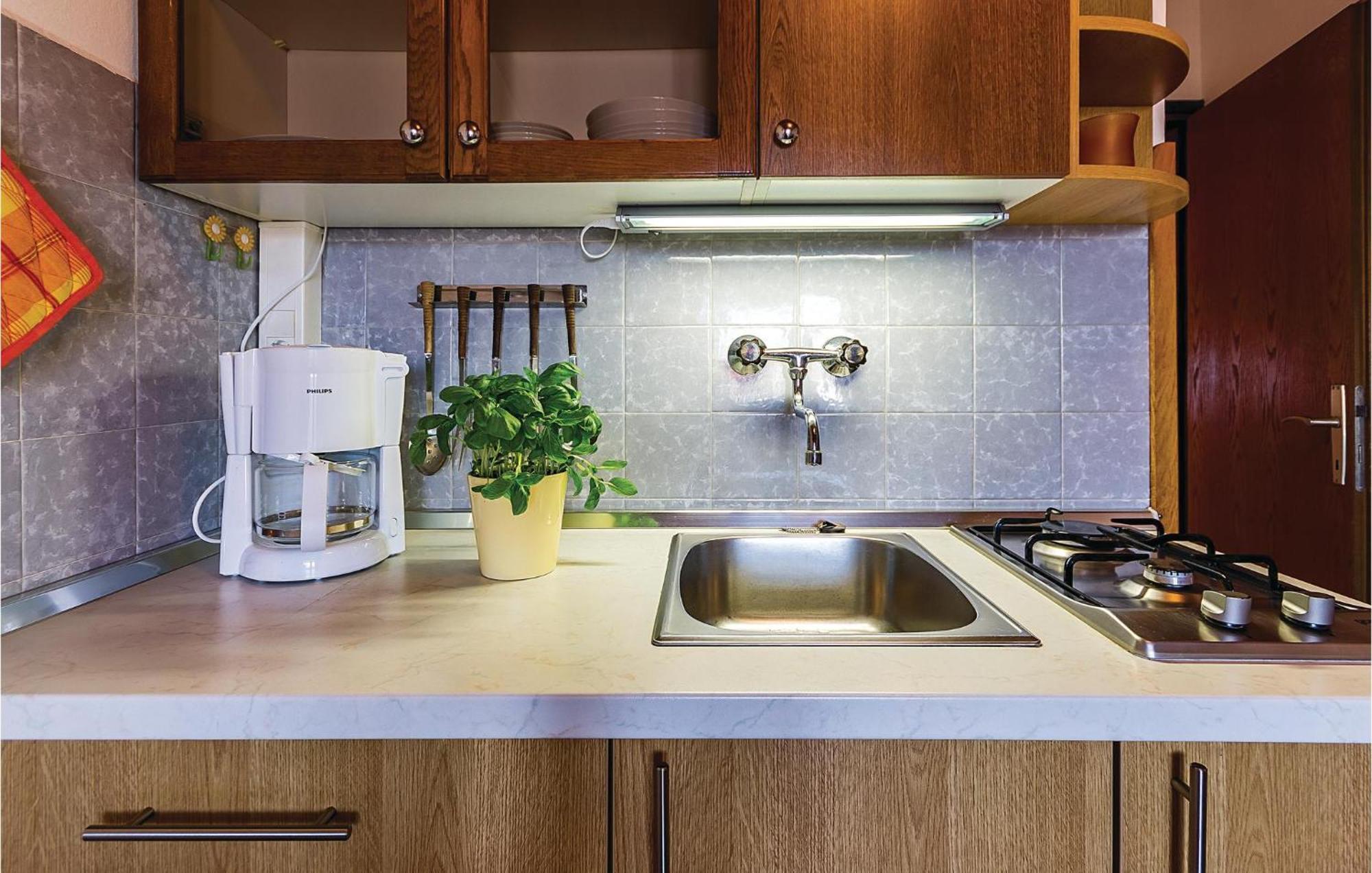 Beautiful Apartment In Pula With Kitchen Buitenkant foto