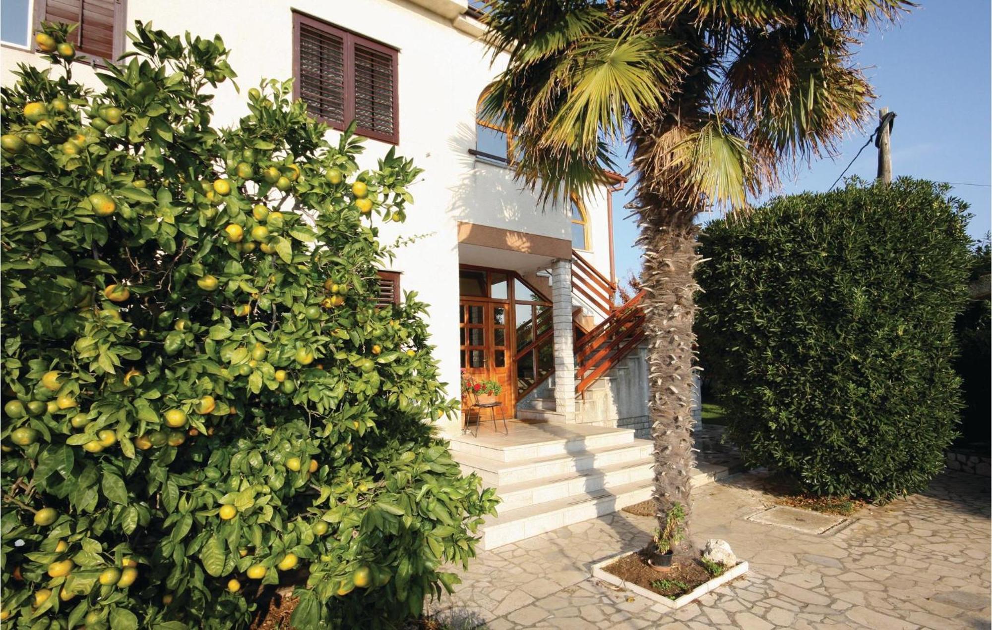Beautiful Apartment In Pula With Kitchen Buitenkant foto